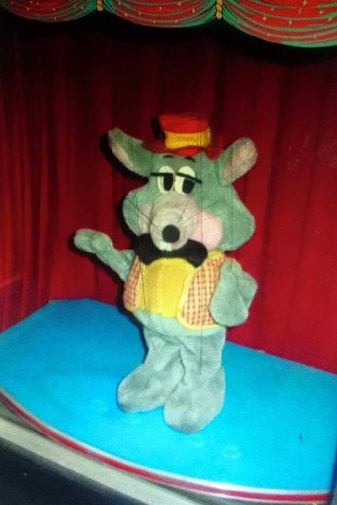 chuck e cheese plush 2000